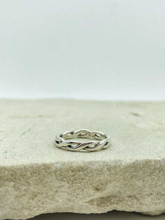 Twisted ring