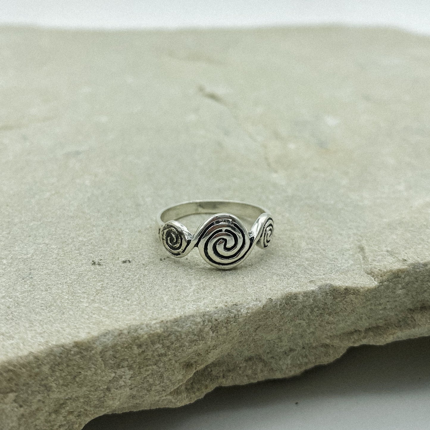 Spirals ring