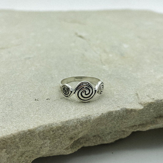 Spirals ring