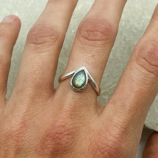 Deora Ring - Labradorite