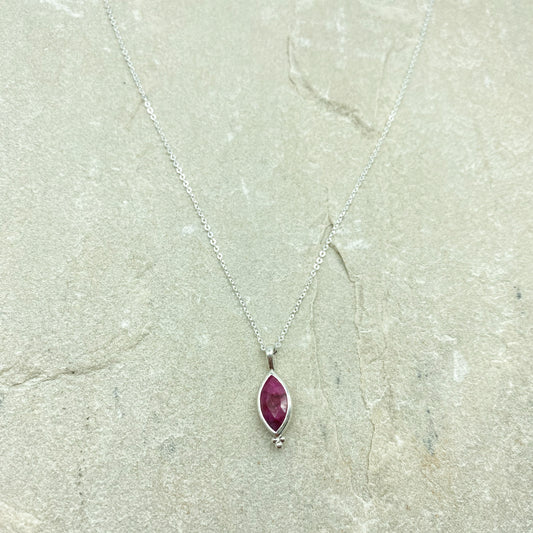 Alaula necklace - Pink Chalcedony