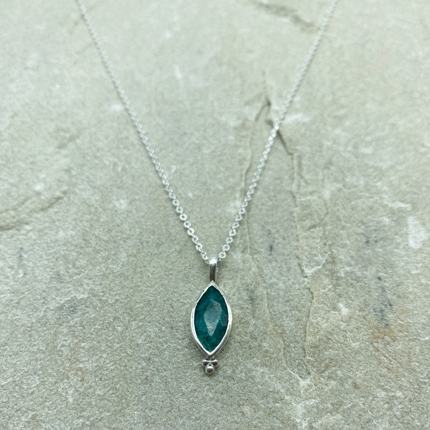 Alaula Necklace - Green agate