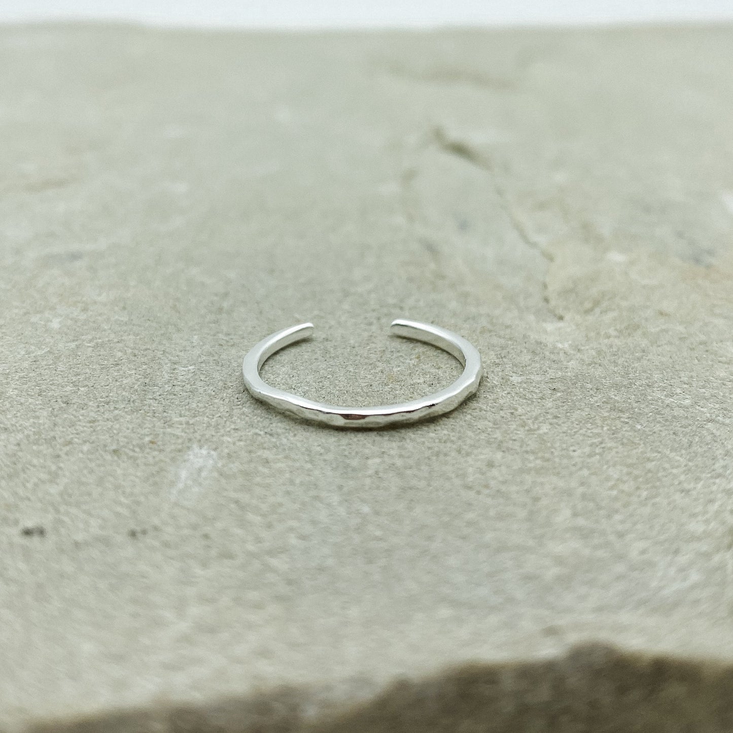 Shine - Hammered Toe ring