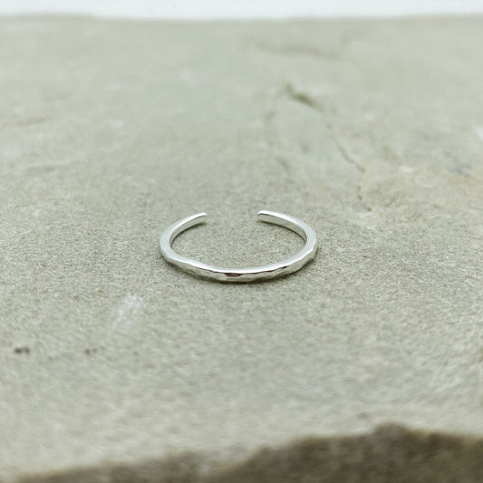 Shine - Hammered Toe ring