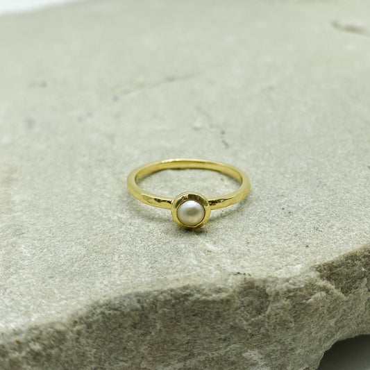 Dainty Pearl ring