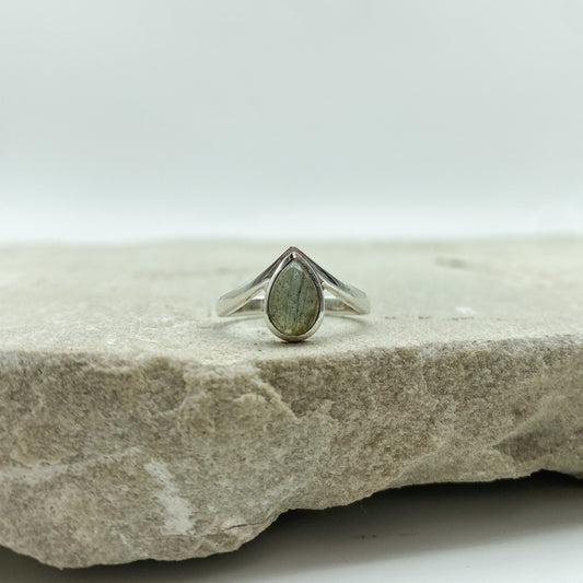 Deora Ring - Labradorite