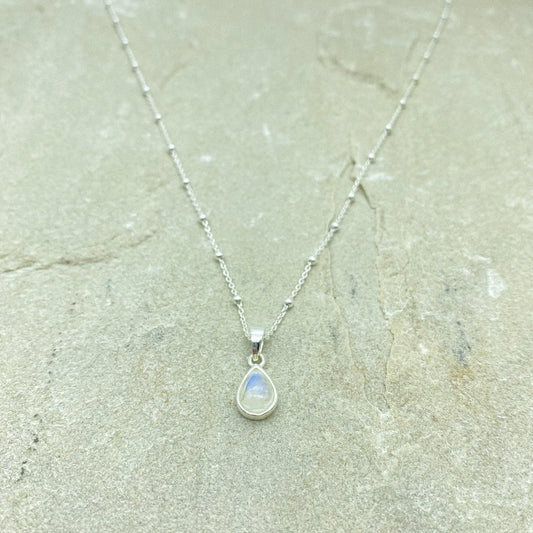 Raine Necklace - Labradorite or Moonstone