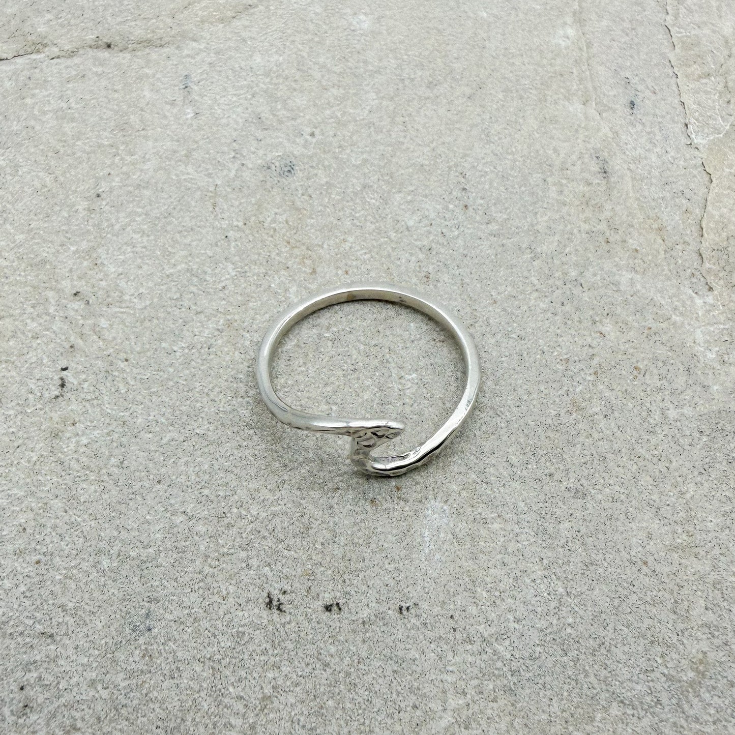 Hammered wave ring