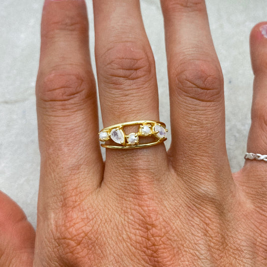 Venus ring - Fresh water Pearl and Moonstone