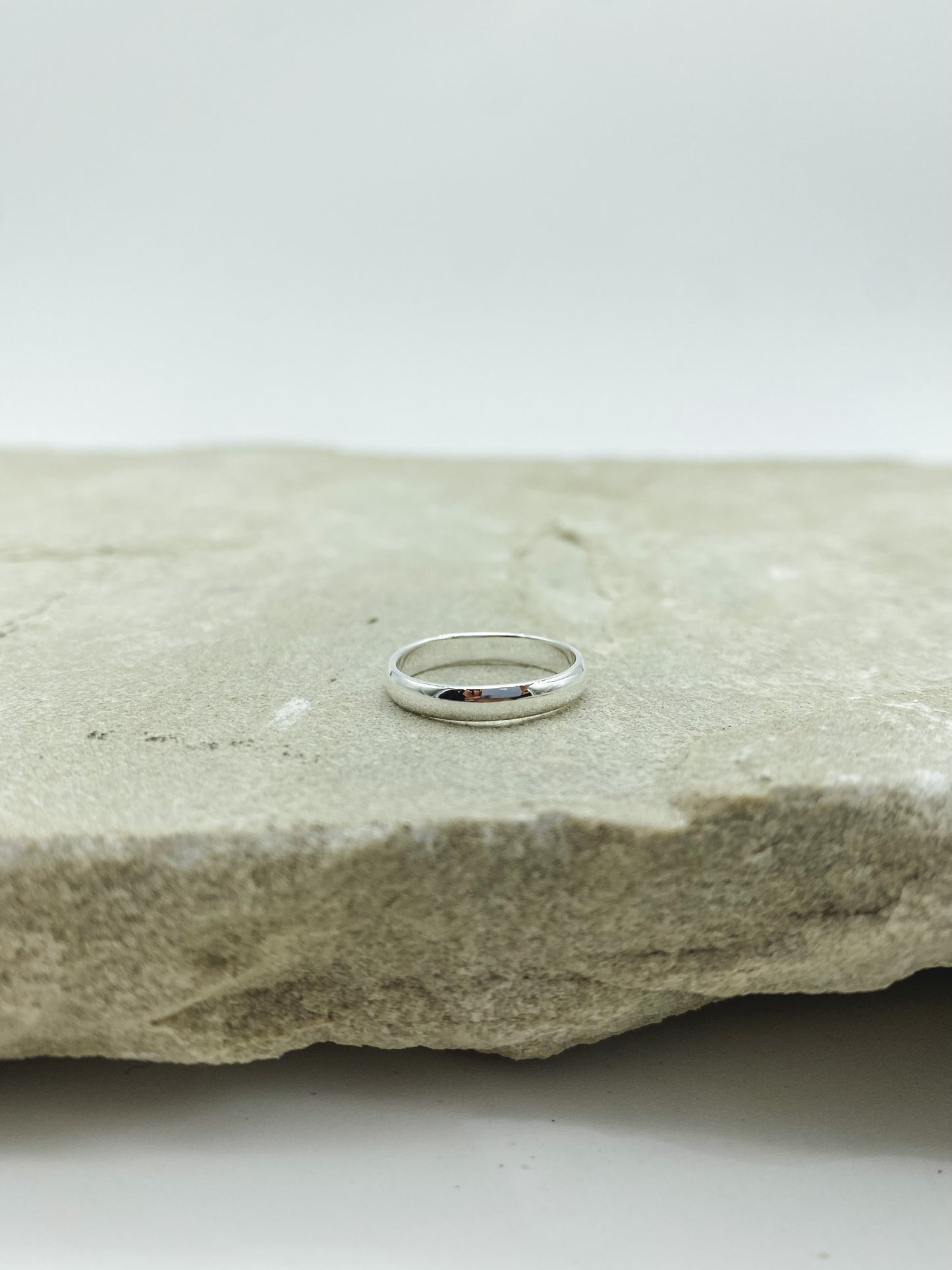 Dainty Band Ring