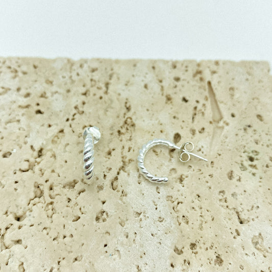 Twisted push back hoops