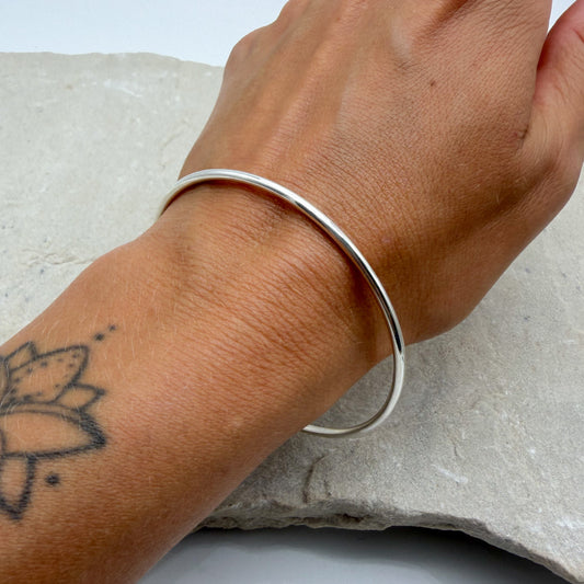 Plain silver bangle