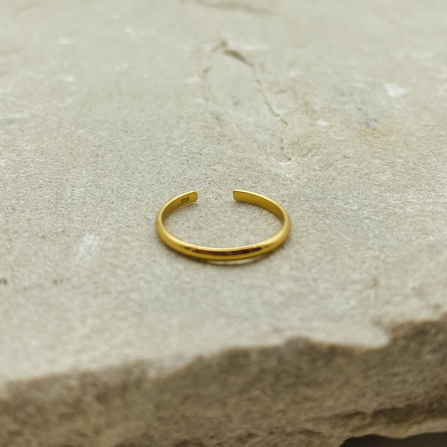 Plain dainty toe ring gold