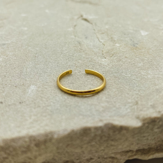 Plain dainty toe ring gold