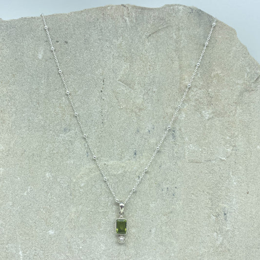 Gracie - peridot + pearl