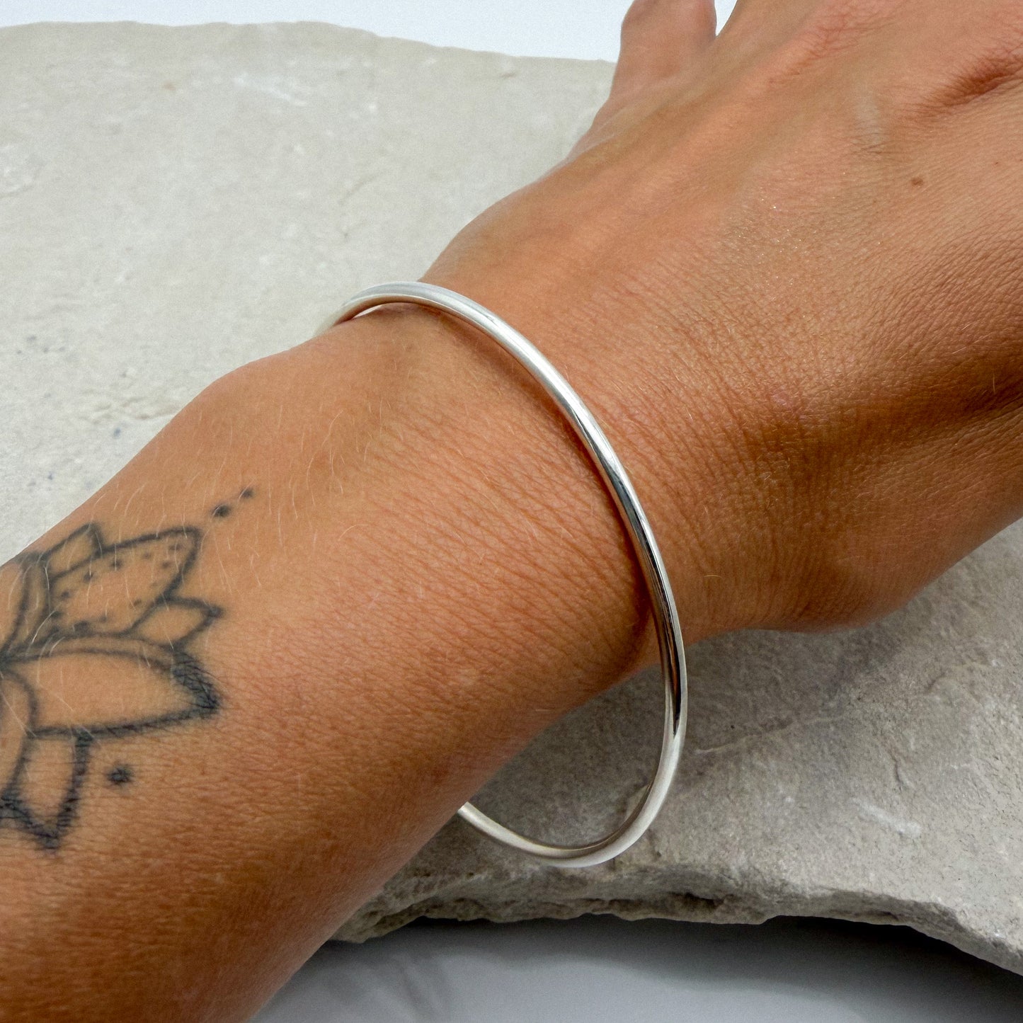 Plain silver bangle