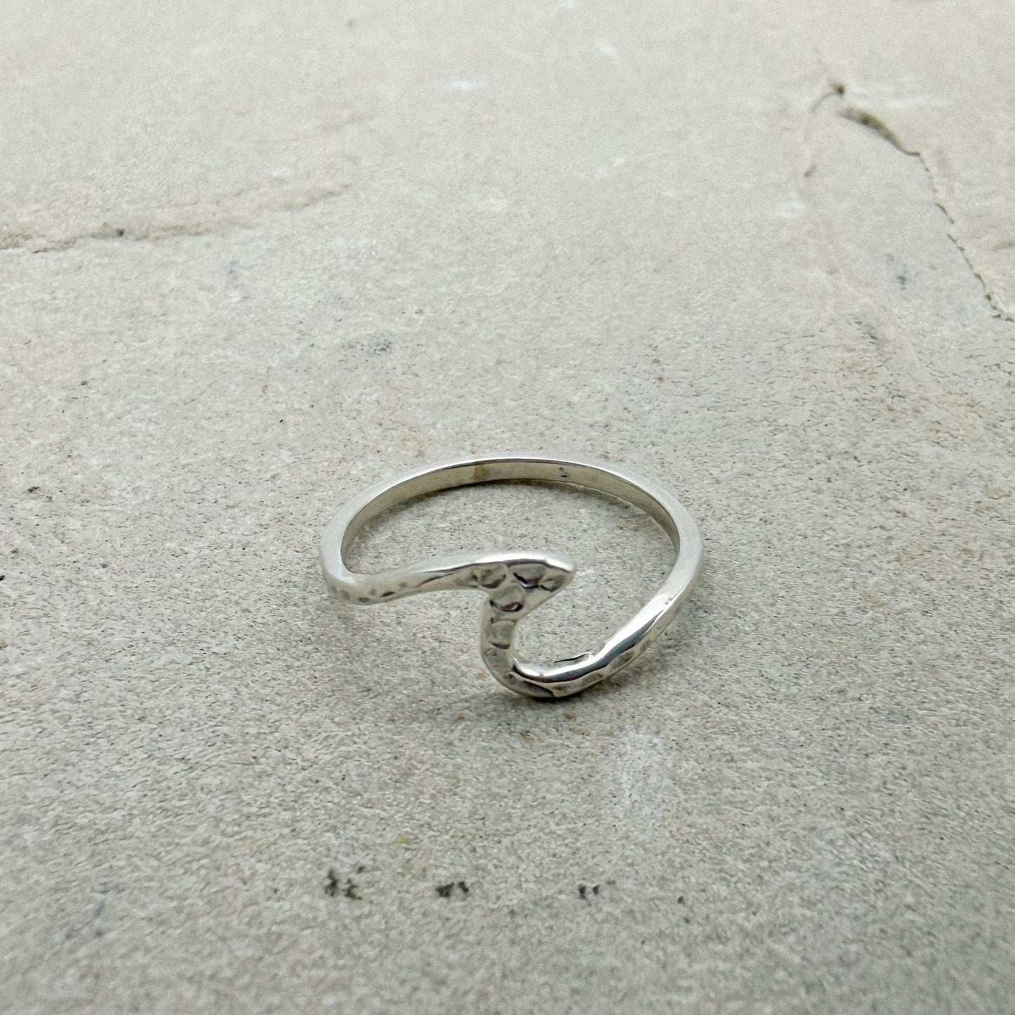 Hammered wave ring