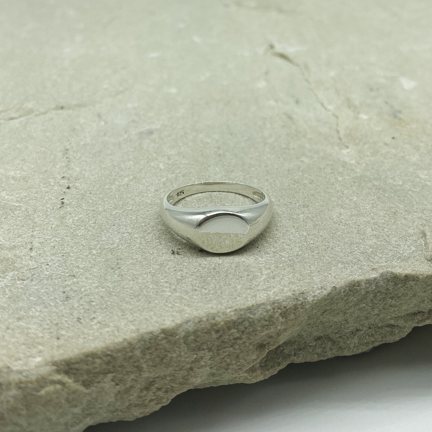 Signet ring