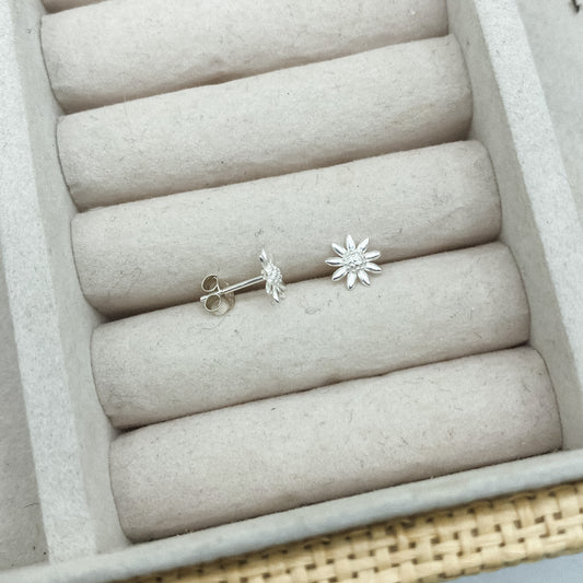 Dainty sunflower studs